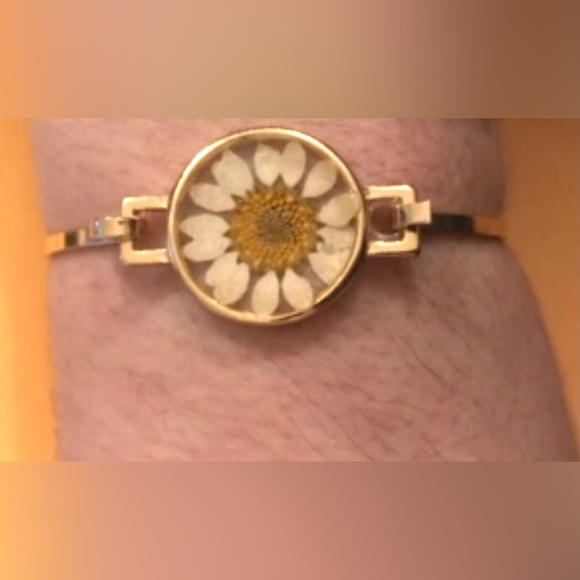 “Darling Daisy” Genuine Pressed Preserved Dried Gold Flower Floral Summer Bangle - Picture 8 of 13
